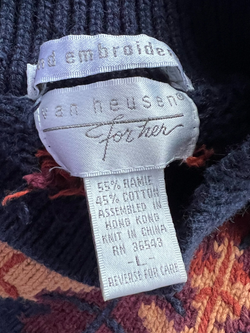 Van Heusen Hand Embroidered Navy Sweater with Autumn Leaf - L - Picture 8 of 9